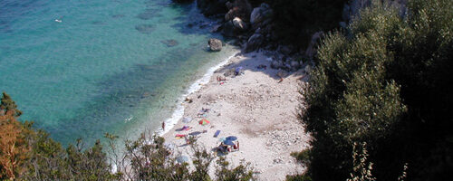 Playas de Cerdeña - Cala Fuili Vista aérea de la playa Cala Fuili en el Golfo de Orosei.